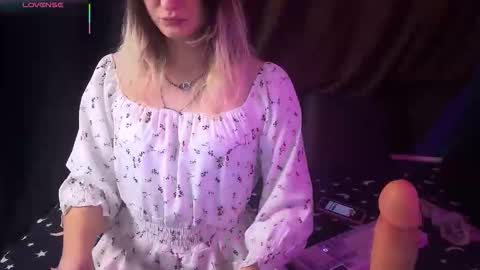 Snapshot of alicepinkhead chatting on September 18, 12:32 pm AlicePinkhead online show from September 18, 12:32 pm