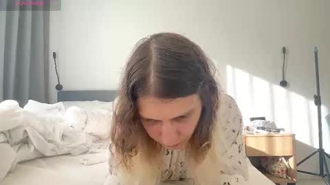 Snapshot of alicepinkhead chatting on October 10, 9:43 am AlicePinkhead online show from October 10, 9:43 am