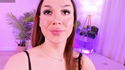 Snapshot of alina_39 chatting on October 1, 4:07 pm alina_39 online show from October 1, 4:07 pm