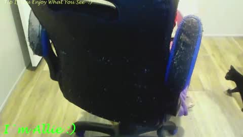 Snapshot of allie__kat chatting on September 12, 1:18 pm Allie online show from September 12, 1:18 pm