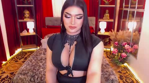 Snapshot of alurajhenson chatting on January 15, 10:38 am Alura Jhenson online show from January 15, 10:38 am