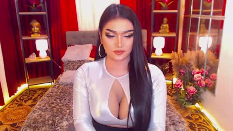 Snapshot of alurajhenson chatting on January 22, 11:21 pm Alura Jhenson online show from January 22, 11:21 pm