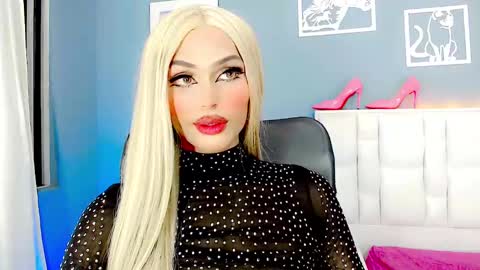 Snapshot of amal_baddel_ chatting on December 6, 6:42 am amal_baddel_ online show from December 6, 6:42 am