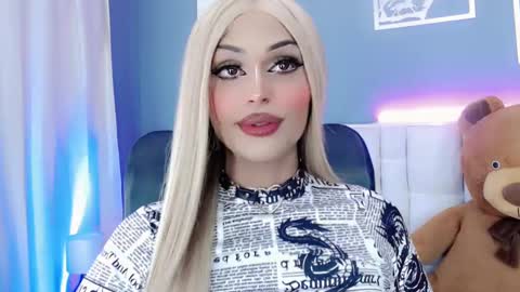 Snapshot of amal_baddel_ chatting on January 22, 7:25 am amal_baddel_ online show from January 22, 7:25 am