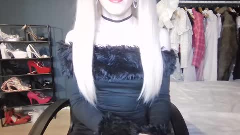 Snapshot of amaliecd chatting on December 12, 9:48 pm Amalie online show from December 12, 9:48 pm