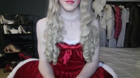 Snapshot of amaliecd chatting on December 19, 10:32 pm Amalie online show from December 19, 10:32 pm