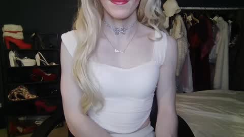 Snapshot of amaliecd chatting on January 5, 7:39 pm Amalie online show from January 5, 7:39 pm