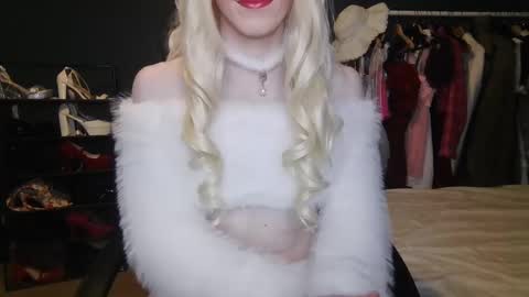 Snapshot of amaliecd chatting on February 6, 7:29 pm Amalie online show from February 6, 7:29 pm