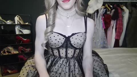 Snapshot of amaliecd chatting on February 16, 6:54 pm Amalie online show from February 16, 6:54 pm