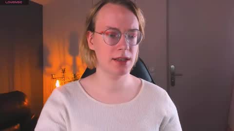 Snapshot of amanda_butlerr chatting on October 5, 11:11 am Hi im Amanda online show from October 5, 11:11 am