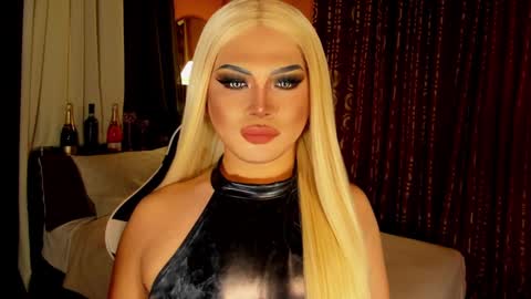 Snapshot of amazingfatcock_ts chatting on February 15, 12:43 pm MISS JAZMINE QUEEN OF HELLFIRE online show from February 15, 12:43 pm