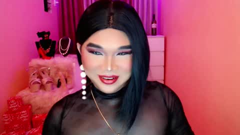 Snapshot of amiadoll chatting on December 21, 2:15 pm Queen Mireska online show from December 21, 2:15 pm