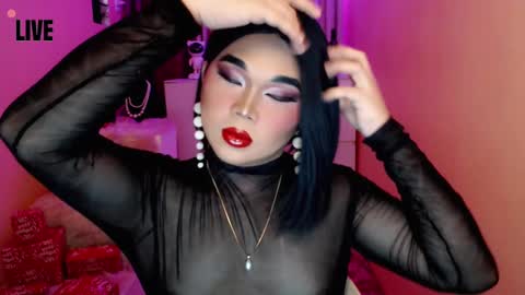 Snapshot of amiadoll chatting on December 22, 4:17 pm Queen Mireska online show from December 22, 4:17 pm