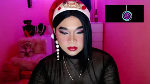 Snapshot of amiadoll chatting on December 24, 2:23 pm Queen Mireska online show from December 24, 2:23 pm