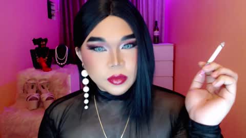 Snapshot of amiadoll chatting on December 26, 1:54 pm Queen Mireska online show from December 26, 1:54 pm