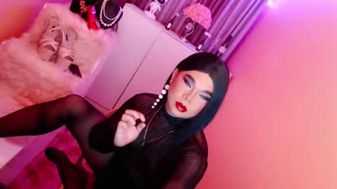 Snapshot of amiadoll chatting on January 7, 5:20 pm Queen Mireska online show from January 7, 5:20 pm