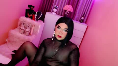 Snapshot of amiadoll chatting on January 16, 10:21 am Queen Mireska online show from January 16, 10:21 am