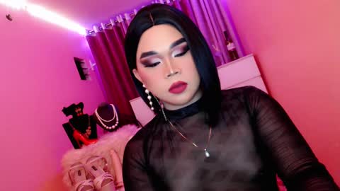 Snapshot of amiadoll chatting on February 6, 11:10 am Queen Mireska online show from February 6, 11:10 am