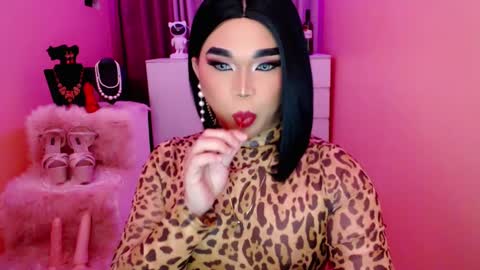 Snapshot of amiadoll chatting on February 13, 12:32 pm Queen Mireska online show from February 13, 12:32 pm