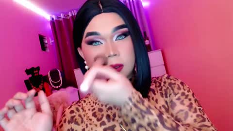Snapshot of amiadoll chatting on February 20, 12:47 pm Queen Mireska online show from February 20, 12:47 pm