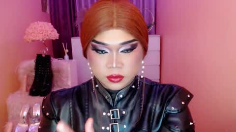 Snapshot of amiadoll chatting on September 8, 4:27 pm Queen Mireska online show from September 8, 4:27 pm