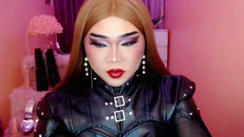 Snapshot of amiadoll chatting on September 19, 8:53 am Queen Mireska online show from September 19, 8:53 am