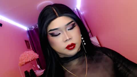 Snapshot of amiadoll chatting on September 21, 11:49 am Queen Mireska online show from September 21, 11:49 am