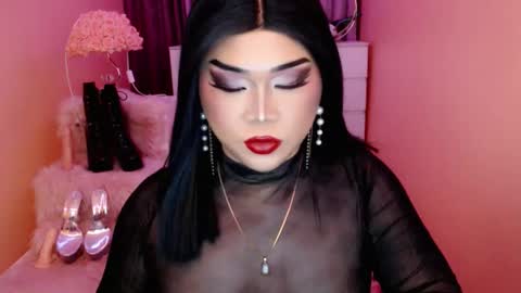 Snapshot of amiadoll chatting on September 23, 4:01 pm Queen Mireska online show from September 23, 4:01 pm