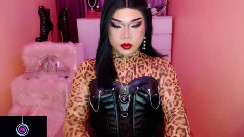 Snapshot of amiadoll chatting on October 9, 1:56 pm Queen Mireska online show from October 9, 1:56 pm