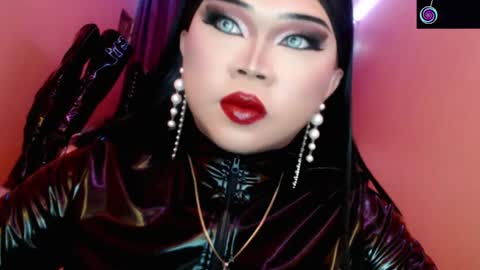 Queen Mireska online show from May 9, 5:30 pm