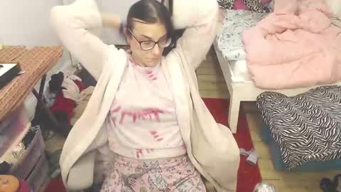 Snapshot of amyattack chatting on March 3, 10:33 am Trashely Gimpson online show from March 3, 10:33 am