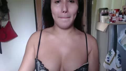 Snapshot of amysweetbabe chatting on February 10, 5:25 am amysweetbabe online show from February 10, 5:25 am