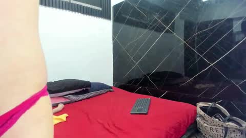 Analia smith online show from December 19, 5:01 am