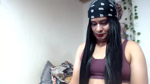 Snapshot of andre1082 chatting on February 22, 5:12 am Andre online show from February 22, 5:12 am