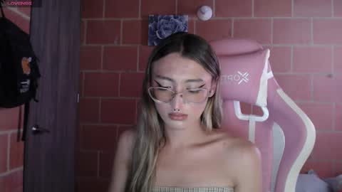 Snapshot of andrea_camila chatting on October 9, 3:35 pm Andrea online show from October 9, 3:35 pm
