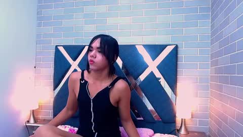 Snapshot of andrea_gill_ chatting on December 29, 3:57 pm Andres Gil online show from December 29, 3:57 pm