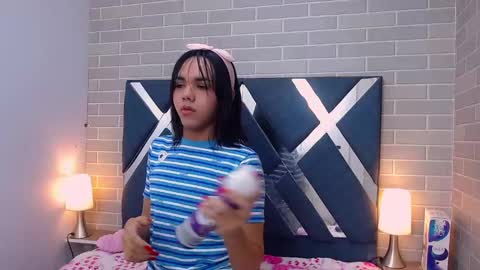 Snapshot of andrea_gill_ chatting on December 30, 12:52 pm Andres Gil online show from December 30, 12:52 pm