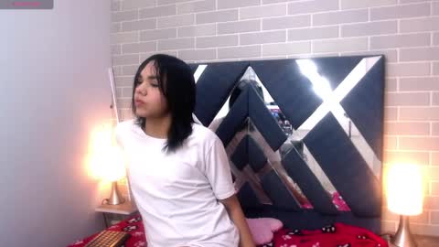 Snapshot of andrea_gill_ chatting on January 26, 2:19 pm Andres Gil online show from January 26, 2:19 pm