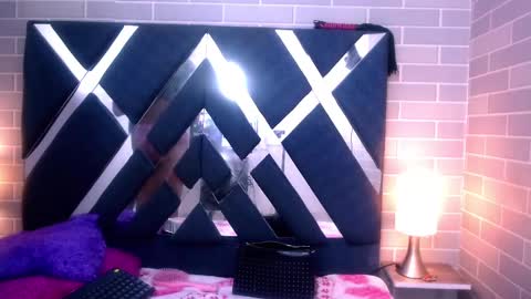Snapshot of andrea_gill_ chatting on February 14, 9:43 pm Andres Gil online show from February 14, 9:43 pm