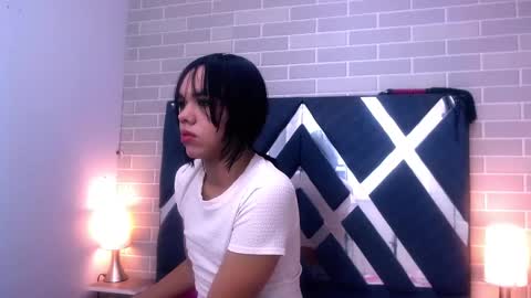 Snapshot of andrea_gill_ chatting on February 15, 11:28 am Andres Gil online show from February 15, 11:28 am