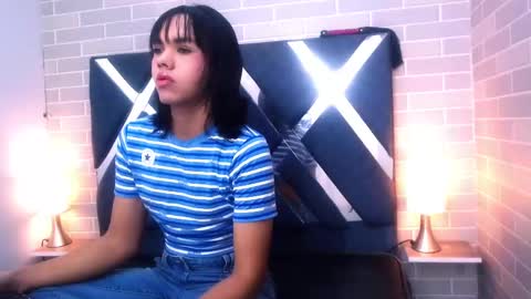 Snapshot of andrea_gill_ chatting on February 18, 11:00 am Andres Gil online show from February 18, 11:00 am