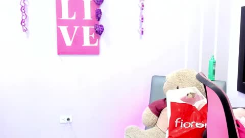 Snapshot of andy_gamboa chatting on February 17, 11:34 am Andrea online show from February 17, 11:34 am