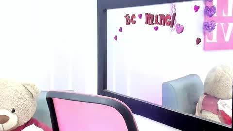 Snapshot of andy_gamboa chatting on February 19, 11:38 am Andrea online show from February 19, 11:38 am
