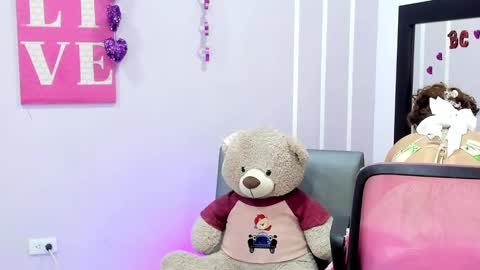 Snapshot of andy_gamboa chatting on February 24, 11:43 am Andrea online show from February 24, 11:43 am