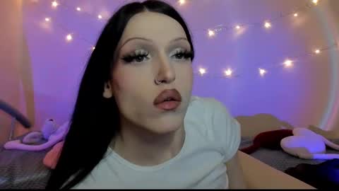 Snapshot of angel_wavee chatting on December 18, 3:55 pm Angel Love online show from December 18, 3:55 pm