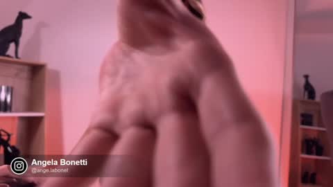 Snapshot of angela_bonetti chatting on December 13, 11:34 am Angela Bonetti online show from December 13, 11:34 am