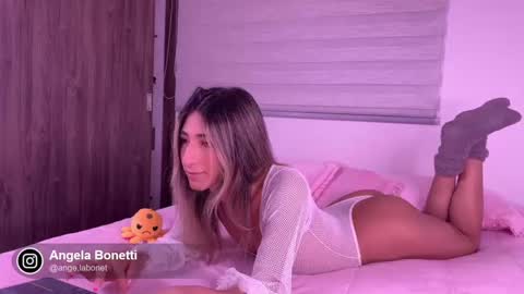 Snapshot of angela_bonetti chatting on March 2, 1:04 am Angela Bonetti online show from March 2, 1:04 am