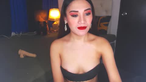 Snapshot of angelcumfallen chatting on December 29, 12:34 pm Angel online show from December 29, 12:34 pm