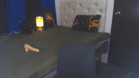 Snapshot of angelcumfallen chatting on January 12, 3:57 pm Angel online show from January 12, 3:57 pm