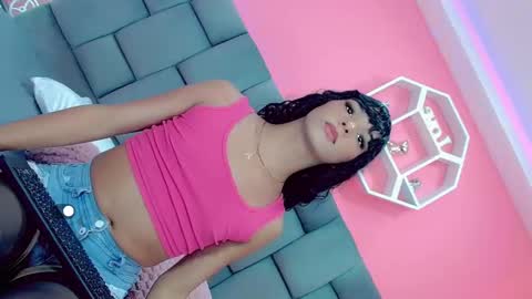 Snapshot of angeles_bust chatting on January 24, 8:32 pm angeles_bust online show from January 24, 8:32 pm